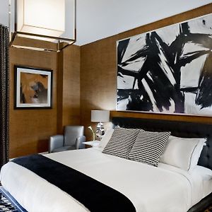Habitación con Cama King Adaptada para Discapacitados